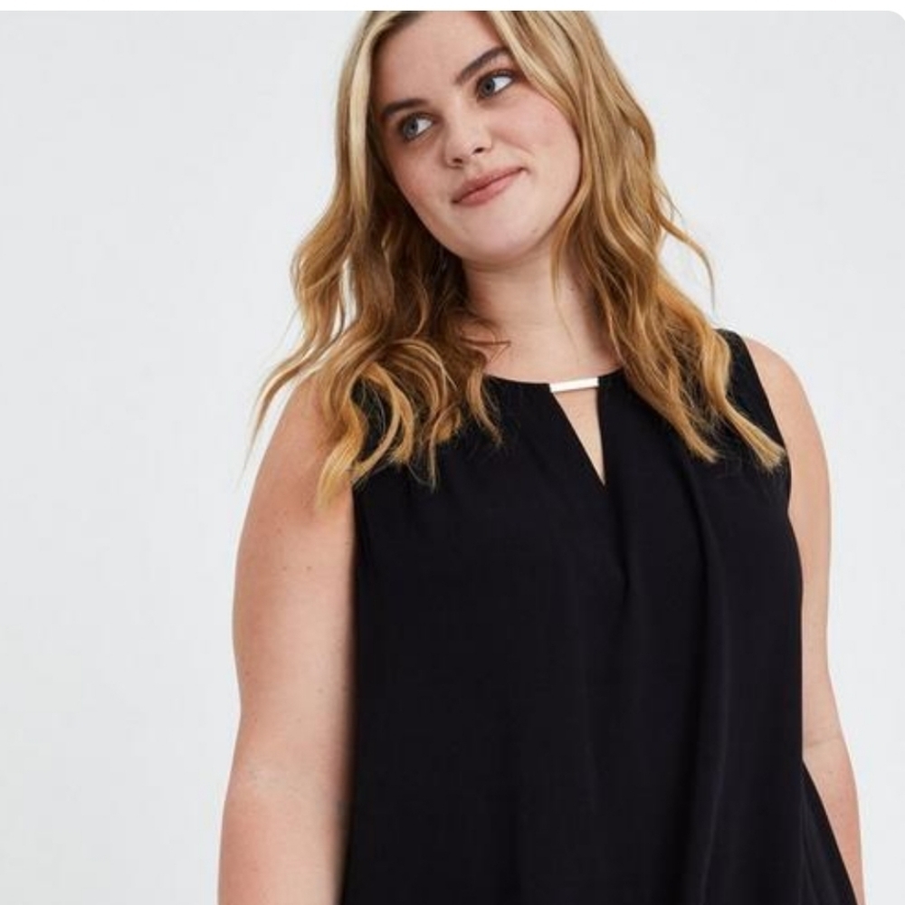 Black keyhole tanktop
